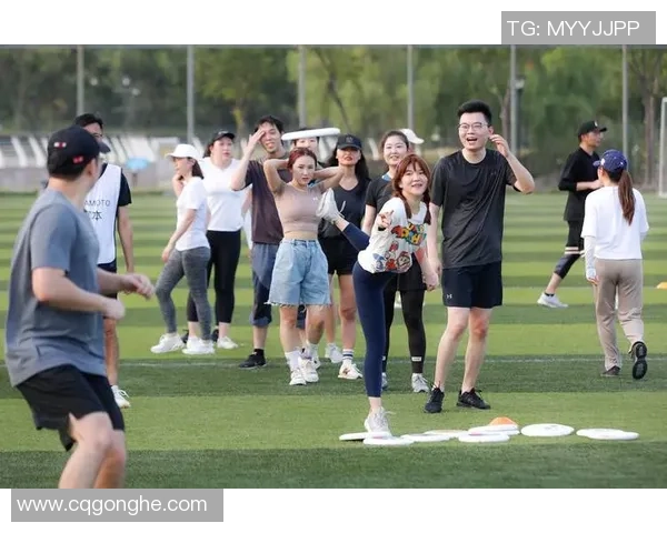 李伟独家分享飞盘技巧与心得助你成为飞盘高手的秘诀与经验总结