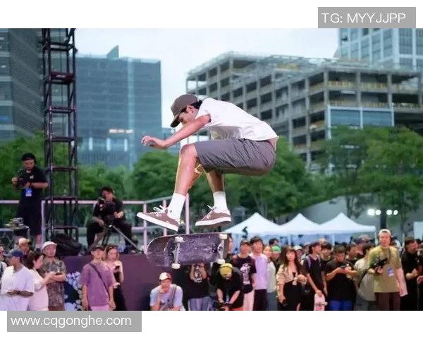 成都滑板队与杭州滑板队赛后复盘探讨团队协作的成功与不足之处