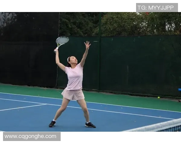 武汉网球队与上海网球队赛后复盘分析双方面对面配合的精彩瞬间与战术调整